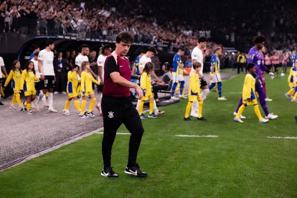 Técnico do Corinthians espera contar com o retorno de dupla titular nas quartas da Libertadores