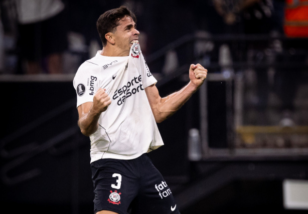 Gabriel Paulista valoriza esforço do Corinthians com um a menos e exalta festa com a torcida