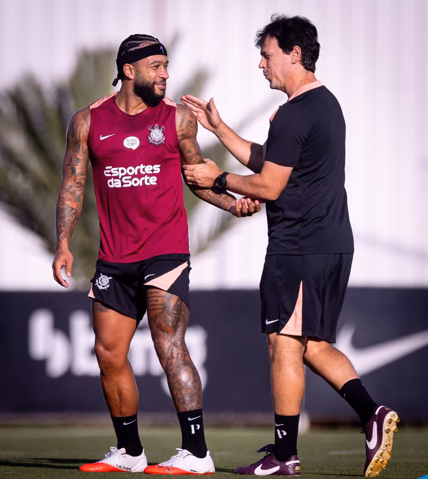 Escalação do Corinthians: Diniz define Carrillo e testa Memphis em notícia do Corinthians