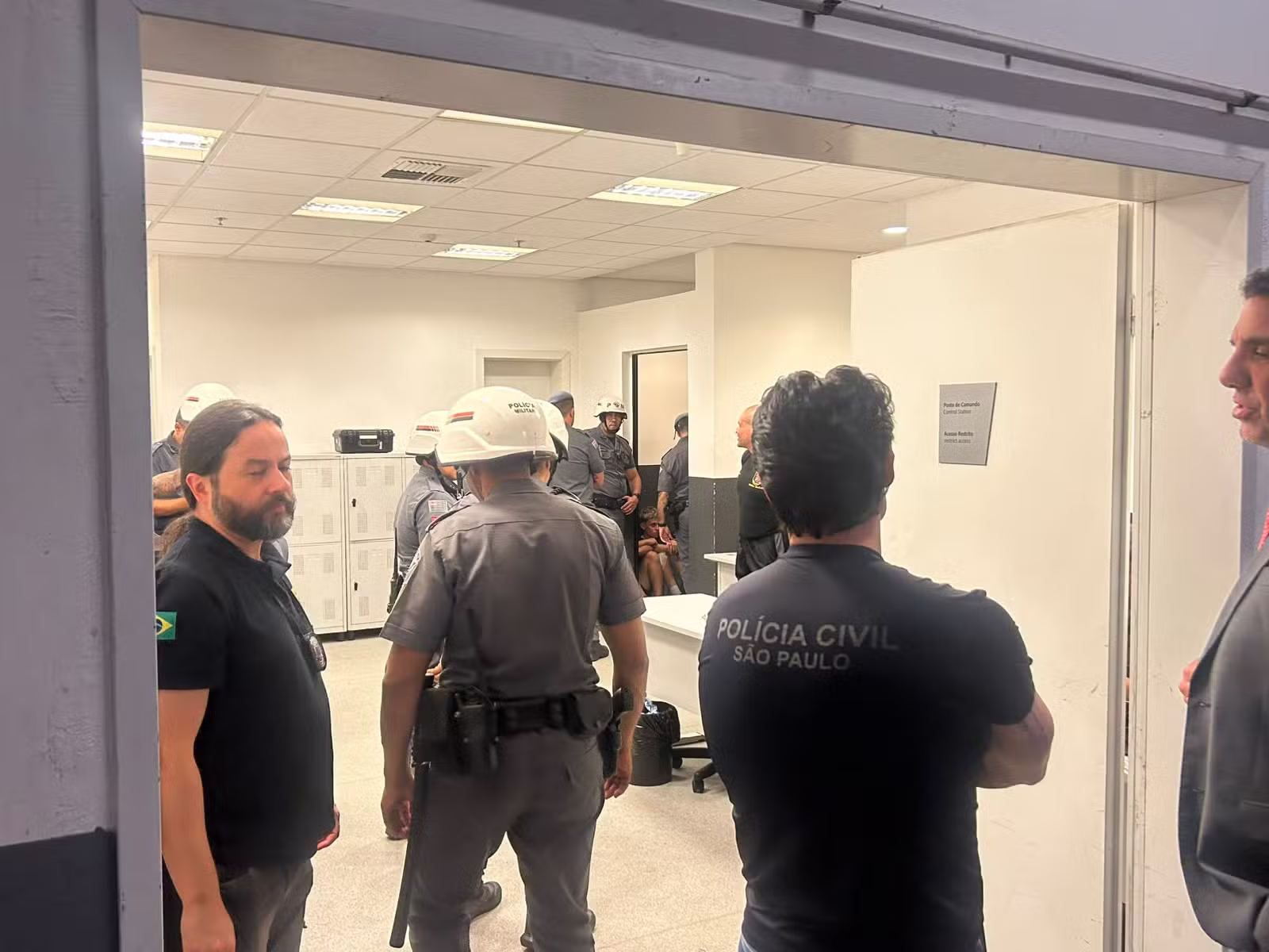 Nove torcedores são levados ao Jecrim após confusão na Neo Química Arena em notícia do Corinthians
