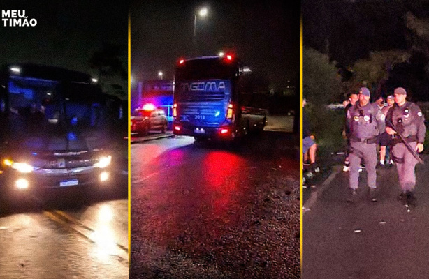 Ônibus do Corinthians escoltado por viaturas policiais ao chegar ao CT Joaquim Grava.