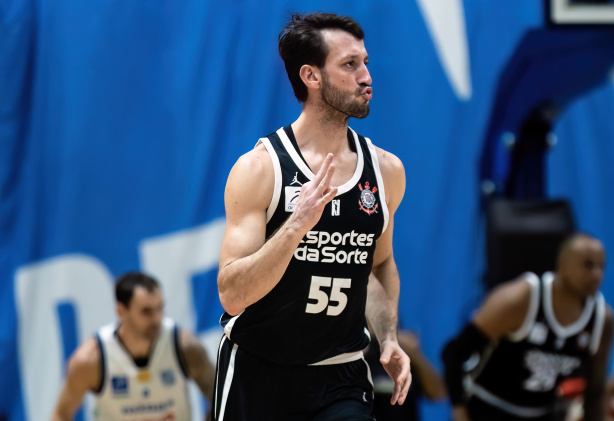 Armador Elinho durante treino do basquete do Corinthians no Ginásio Wlamir Marques