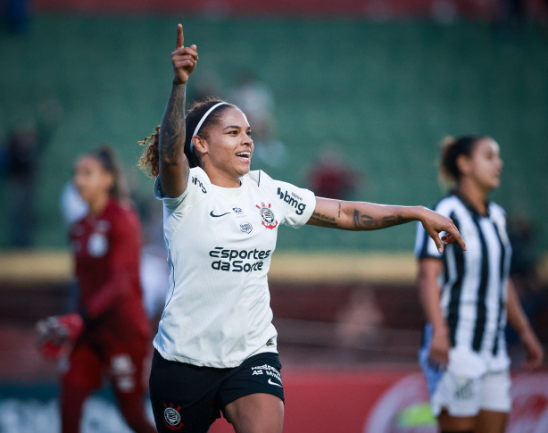 Atacante Gisela Robledo vestindo o uniforme do Corinthians.