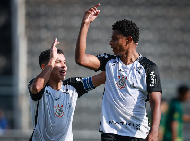 Atacante Nicolas Araújo em ação pelo Corinthians Sub-20