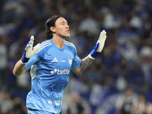 Cássio com uniforme de goleiro, em tom sóbrio, refletindo o momento do relato.