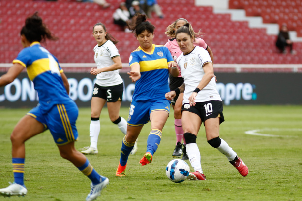 Jogadoras do Corinthians Feminino desembarcando no Equador para a Libertadores.
