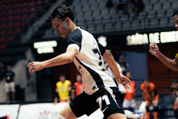 Time de Futsal Sub-20 do Corinthians em quadra no Ginásio Wlamir Marques.