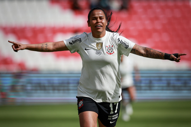 Time do Corinthians Feminino em campo durante aquecimento antes da partida