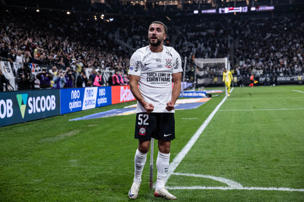 Zakaria Labyad em treinamento pelo Corinthians antes da lesão
