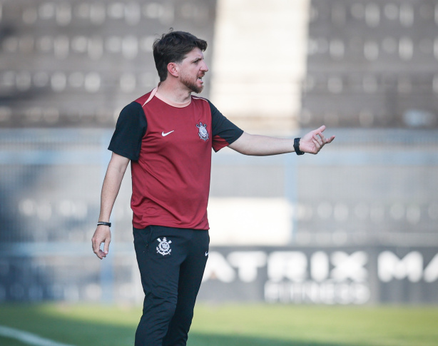 Jogadores do Corinthians Sub-20 comemorando gol na Fazendinha durante o Campeonato Paulista.