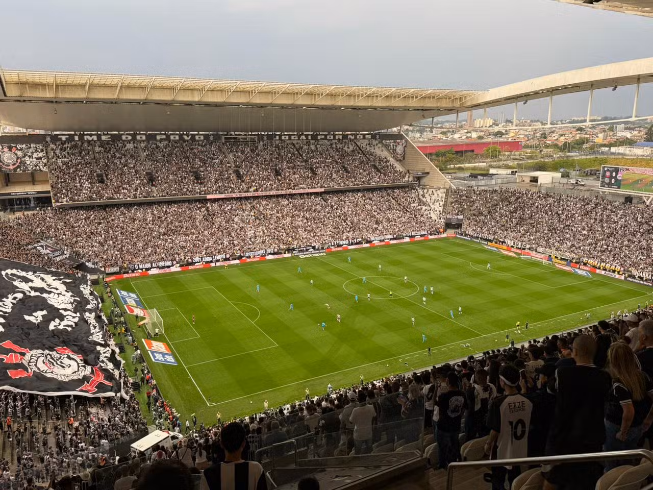 Vista da Neo Química Arena em dia de jogo do Corinthians