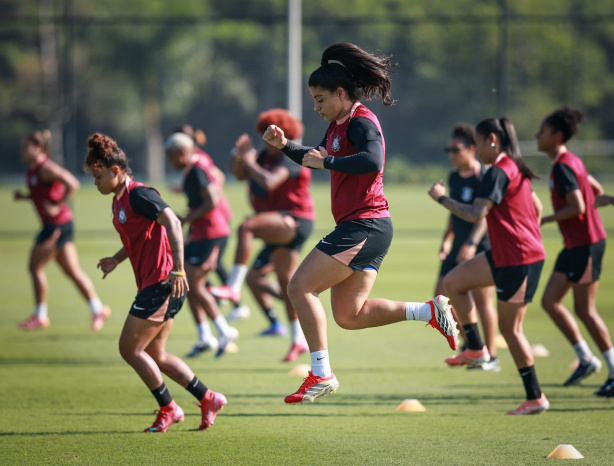Jogadoras do Corinthians durante treinamento preparatório