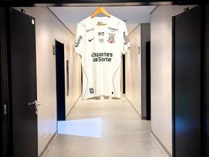 Uniforme do Corinthians em jogo oficial
