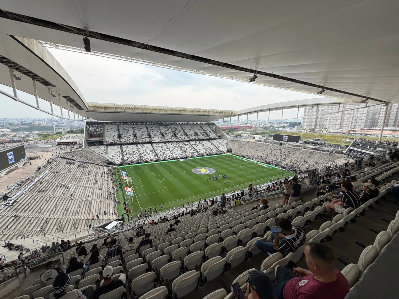 Vista aérea da Neo Química Arena em dia de jogo do Corinthians
