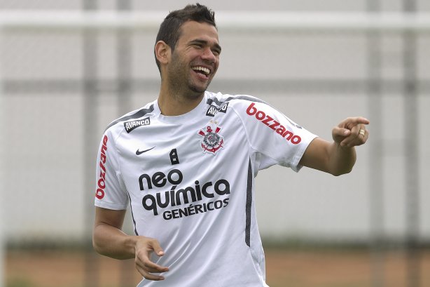 Leandro Castán com a camisa do Corinthians durante partida da Libertadores de 2012.