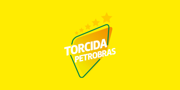 Jogadoras de futebol feminino em campo durante partida do Paulistão