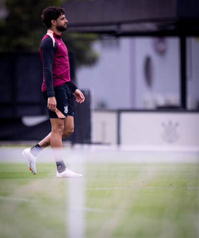 Treino do elenco do Corinthians no CT com Fernando Diniz comandando as atividades.