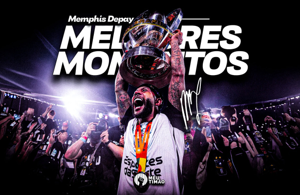 O atacante Memphis Depay vestindo a camisa do Corinthians durante uma partida oficial.