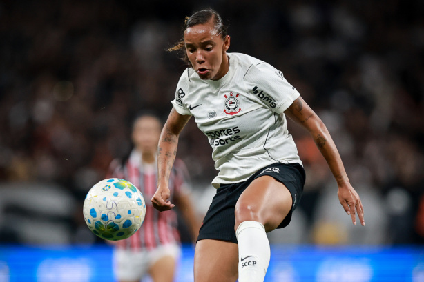 Letícia Monteiro em campo pelo Corinthians Feminino