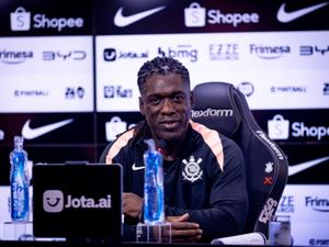 Clarence Seedorf em coletiva de imprensa no CT Joaquim Grava