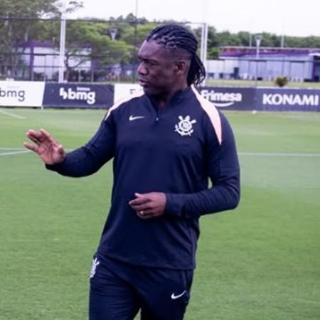 Clarence Seedorf durante atividade no CT Joaquim Grava
