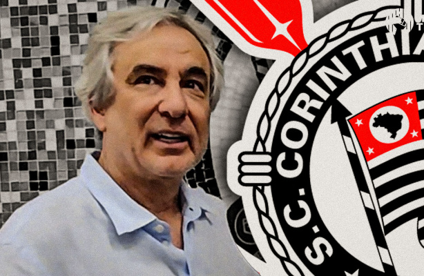 Sérgio Janikian assinando documentos de candidatura do Corinthians.
