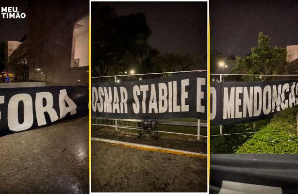 Faixas de torcida organizada fixadas no Parque São Jorge em protesto à gestão do Corinthians.