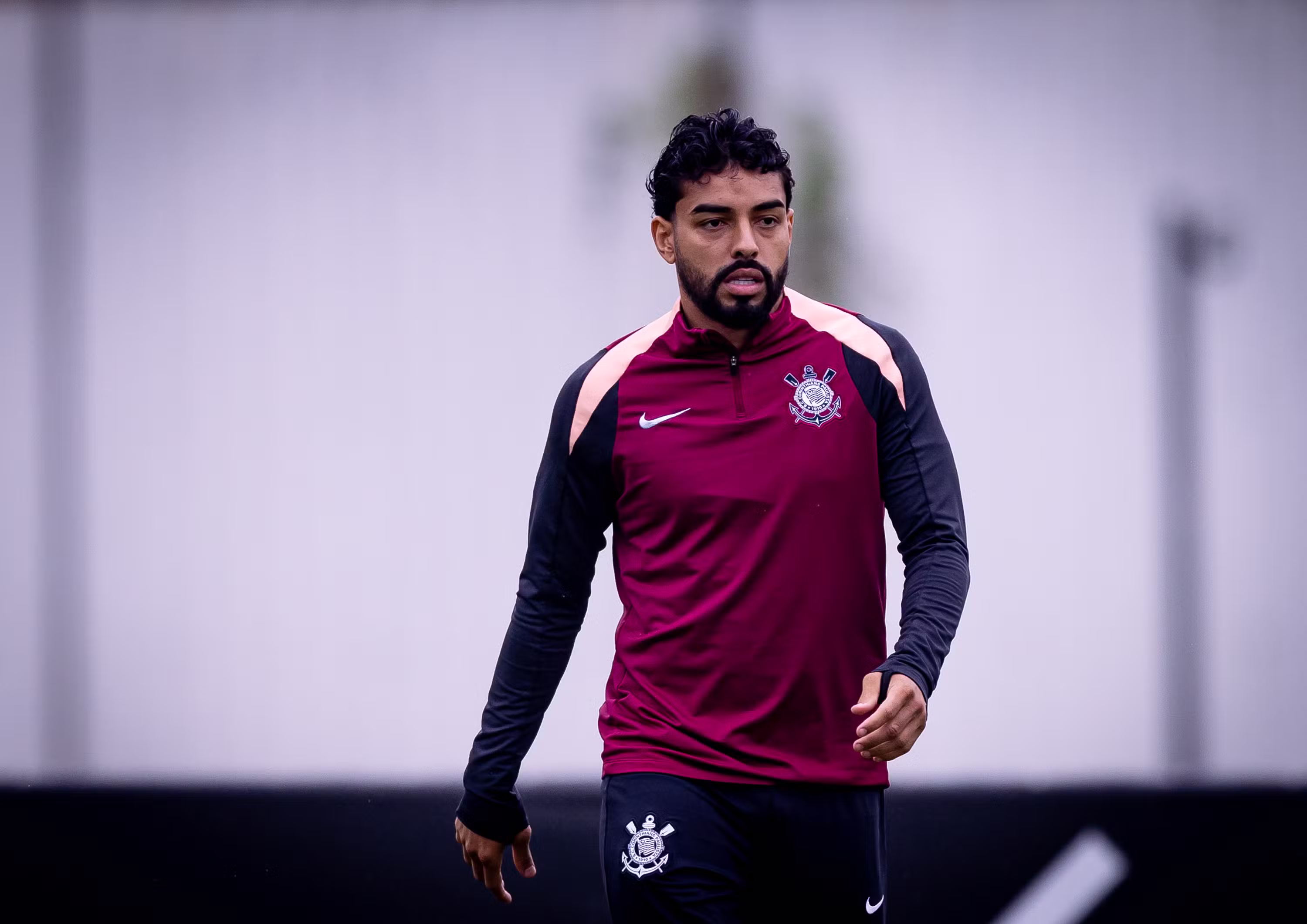 Lateral Matheus Bidu em treinamento no CT Joaquim Grava