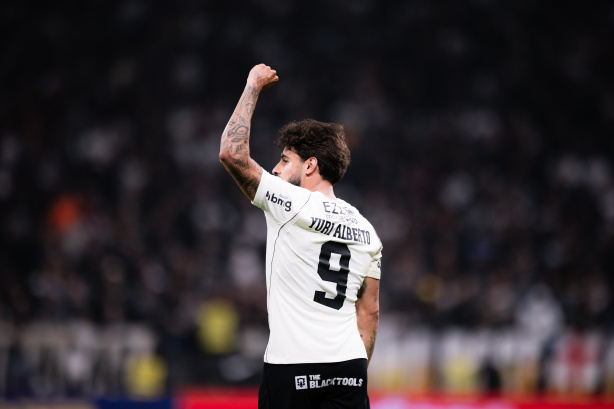 Atacante Yuri Alberto celebrando gol na Neo Química Arena