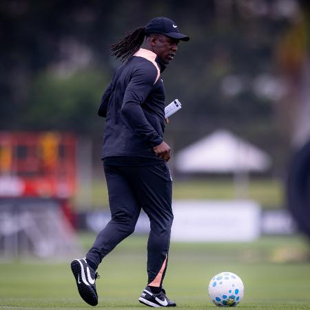 Clarence Seedorf durante atividades no centro de treinamento do Corinthians.